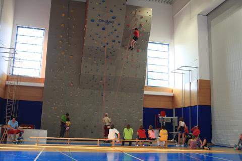 Ima</p>
  </div>

  <div class=